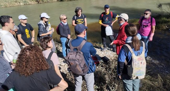 Exigen responsabilidades “a las administraciones” por los vertidos de La Montañanesa al río Galligo recogida muestras
