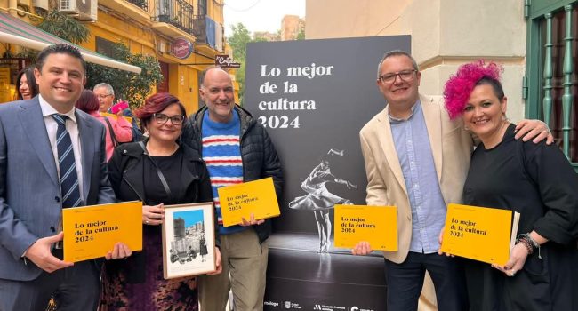 Antonio Biescas, alcalde de Ayerbe; Sofía Avellana, alcaldesa de Almudévar; Luis Lles;  Fernando Martínez y Rebeca Armada, concejales de Cultura de Almudévar y Ayerbe, en Málaga en representación de Extrarradios | Foto: @AyerbeTurismo