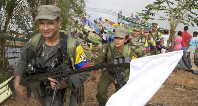 Guerrilleros y guerrileras de las FARC. Foto: Presidencia de Colombia