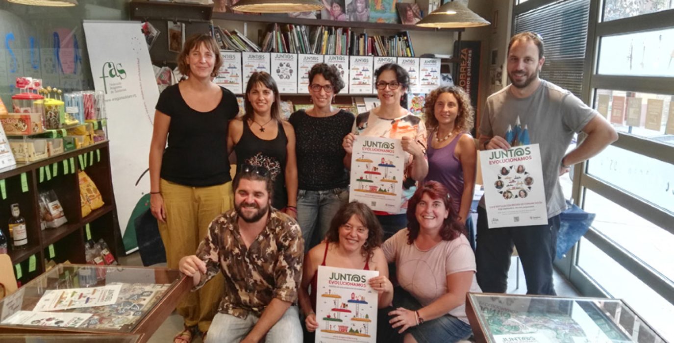 Sanz y otros miembros de la FAS junto a la concejalas Artigas, Giner y Gracia, el pasado mes de septiembre. Foto: FAS