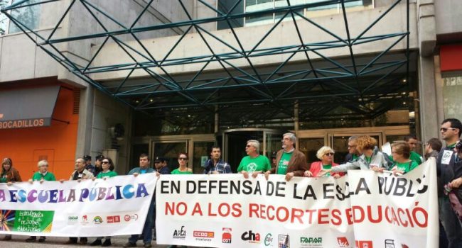 Protesta frente a la Consejería de Educación. Foto: AraInfo (Archivo)