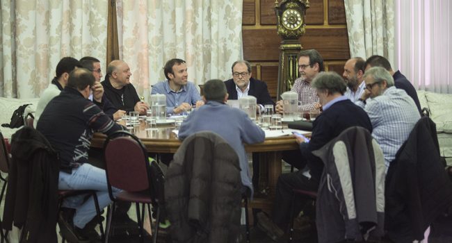 Reunión mantenida este viernes por la noche entre comité y Ayuntamiento. Foto: AZ
