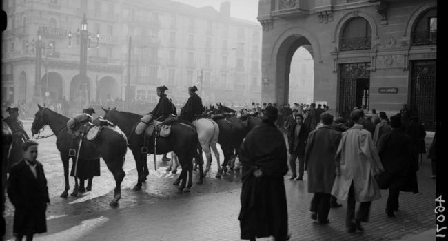 Retén de la Guardia Civil durante
convocatoria de huelga de CNT en 1931.
