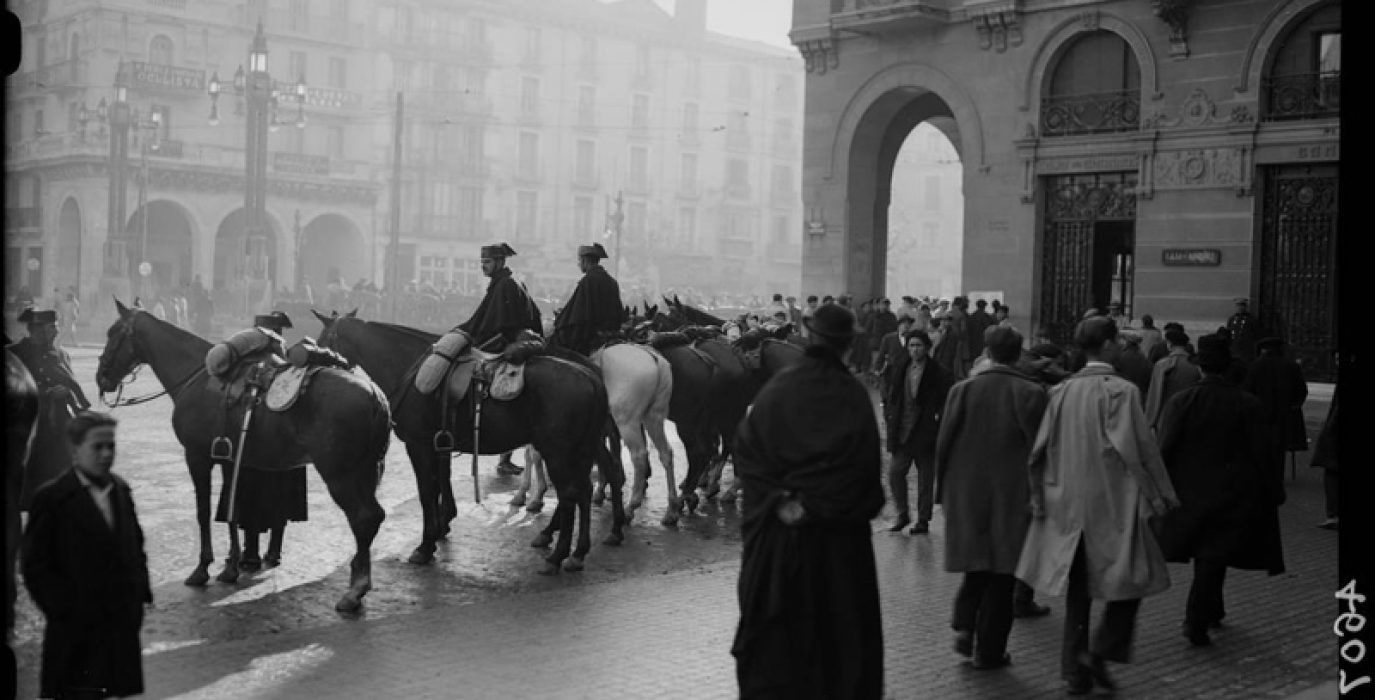 Retén de la Guardia Civil durante
convocatoria de huelga de CNT en 1931.