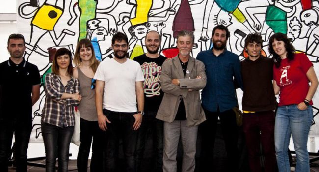 Representantes de Puyalón junto al candidato de Zaragoza en Común, Pedro Santisteve.