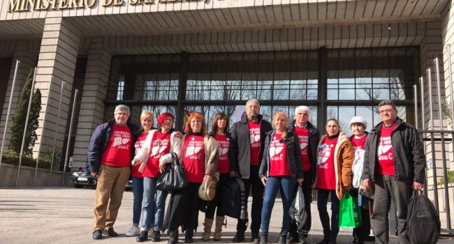 La PLAFHC ante la sede del Ministerio de Sanidad.
