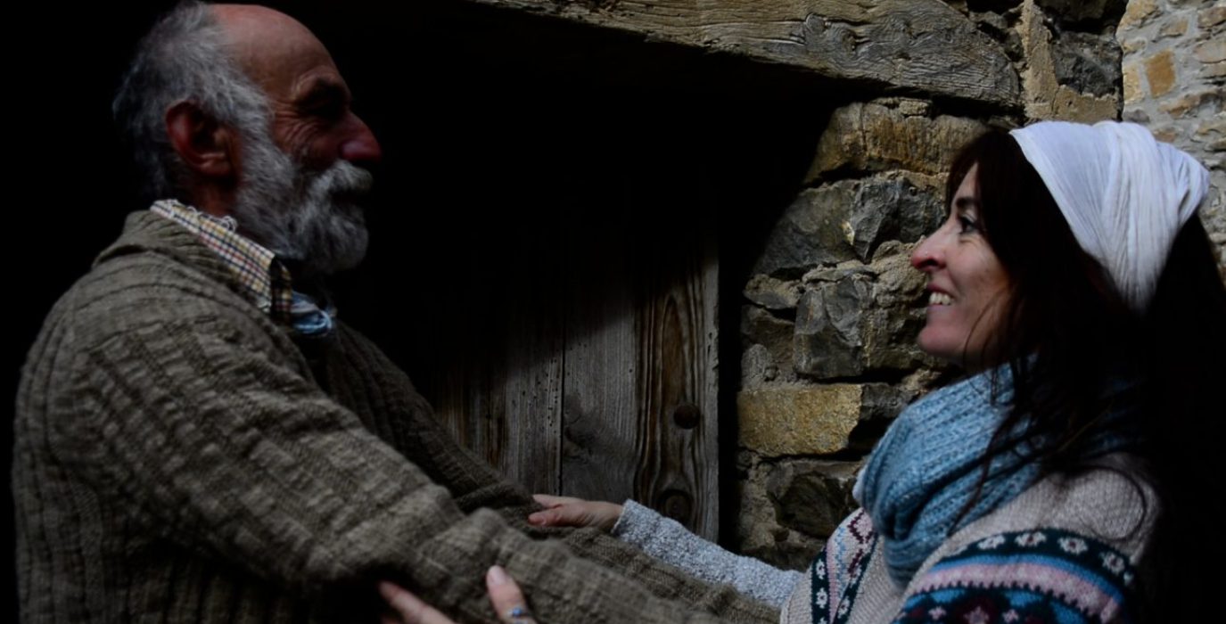 un hombre y una mujer espiello