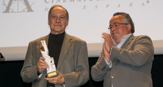 Fernando Lara recoge el premio Siñal Chicorrón. Foto: Espiello