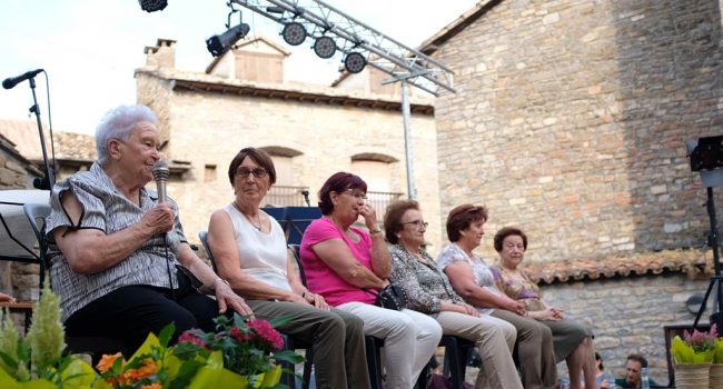 Homenaje a las mujeres del Sobrarbe. Foto: Festival Castillo de Aínsa.