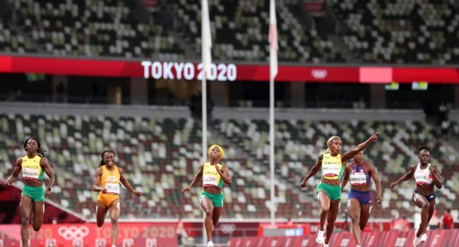 Thompson, Fraser-Pryce y Jackson, podio jamaicano en los 100 metros de Tokio 2020. Foto: @WorldAthletics