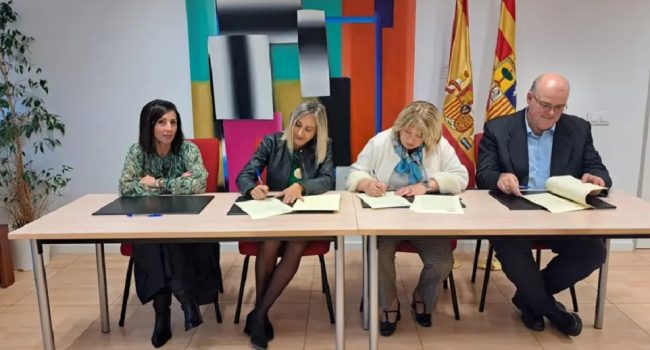 Firma del acuerdo entre CSIF y la DGA | Foto: Gobierno de Aragón