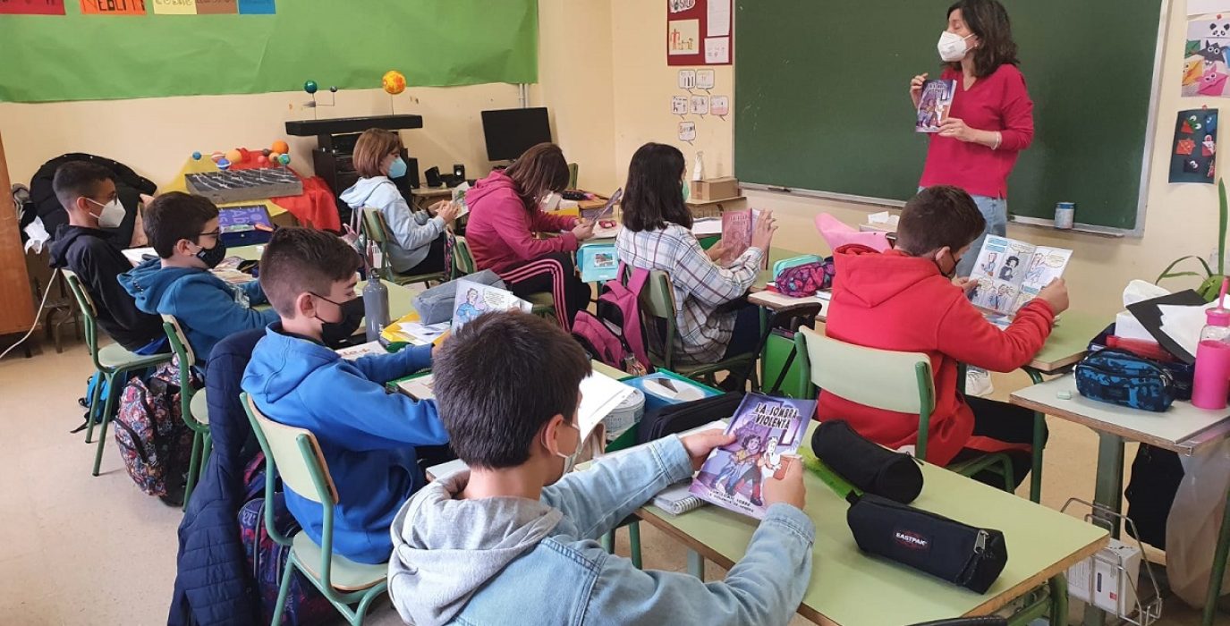 Fonz sensibiliza a los escolares con un cómic sobre la violencia machista juanfer briones AraInfo 1