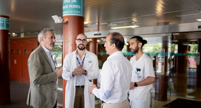 (Archivo, junio 2025) El presidente del país, Jorge Azcón, visita el Hospital Clínico de Zaragoza, junto al consejero de Sanidad, José Luis Bancalero, y la dirección del centro hospitalario | Foto: DGA / Fabián Simón