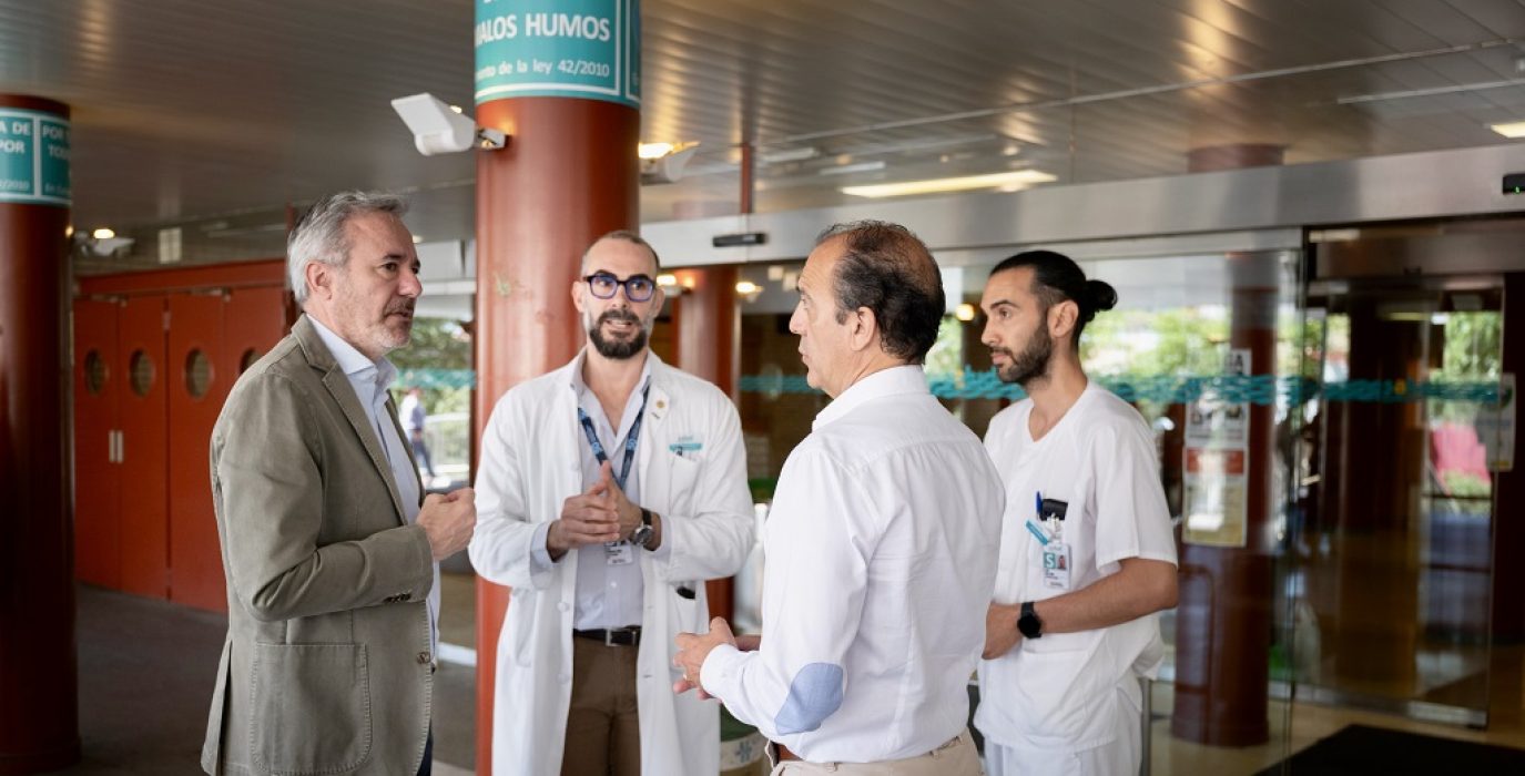 (Archivo, junio 2025) El presidente del país, Jorge Azcón, visita el Hospital Clínico de Zaragoza, junto al consejero de Sanidad, José Luis Bancalero, y la dirección del centro hospitalario | Foto: DGA / Fabián Simón