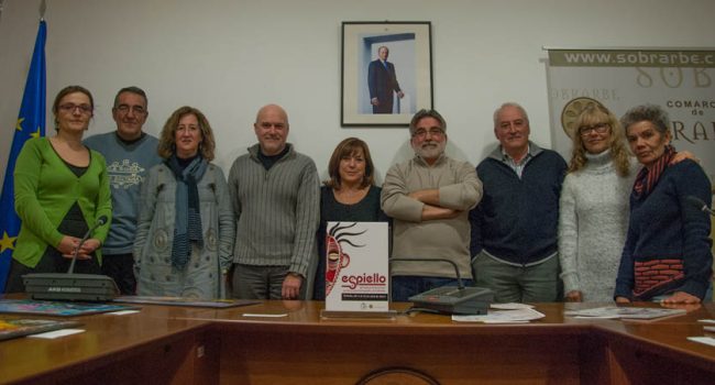 Foto del Jurado de Espiello con el cartel ganador.