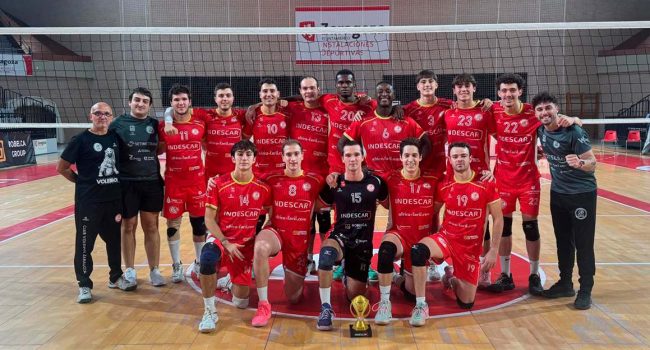 El equipo tras su victoria en el Siglo XXI