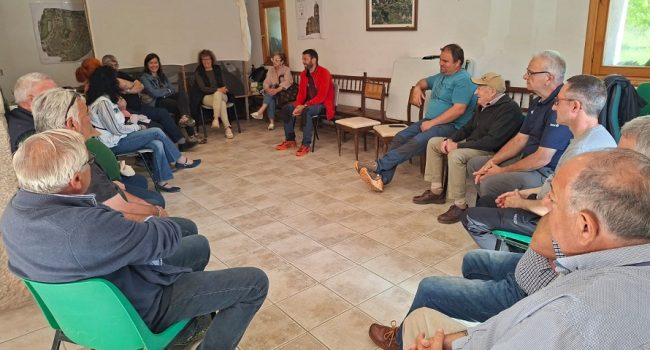 Foto reunión con los vecinos de Olsón 2 carretera Lamata-Arcusa L'Ainsa