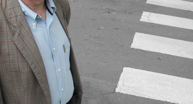 Francho Nagore (CHA) ha denunciado en un acto público la actual situación de numerosas calles de Uesca.