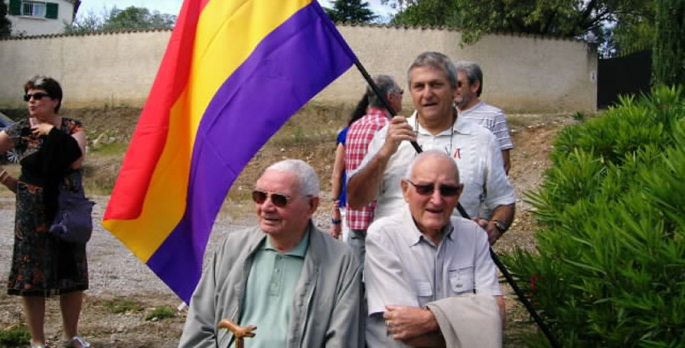 Francisco Larroy a la izquierda, junto a su hermano, Antonio, a la derecha. Foto: amadeobarcelo.es