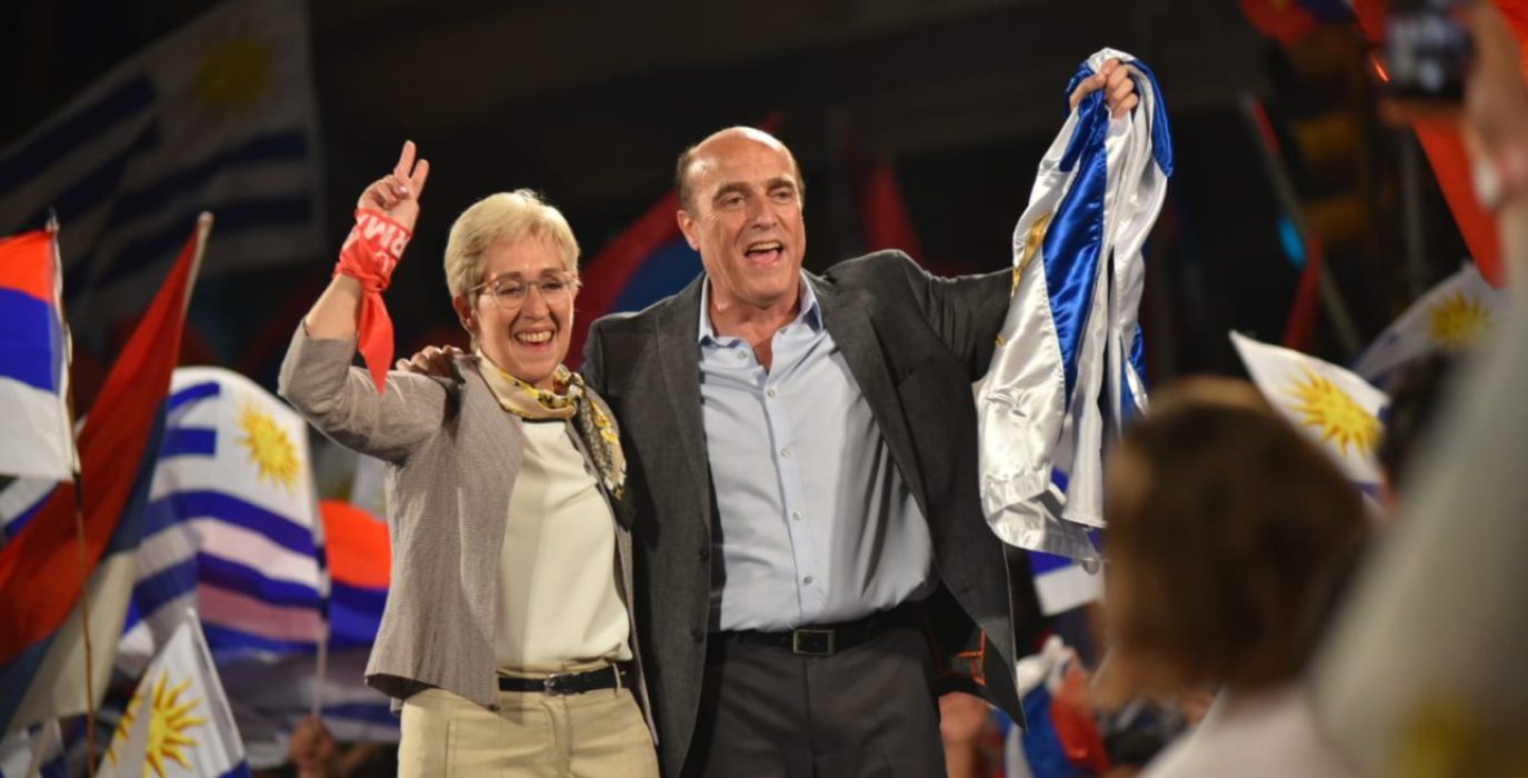 Daniel Martínez y Graciela Villar, candidata a la  Vicepresidencia, en un acto de Frente Amplio. Foto: