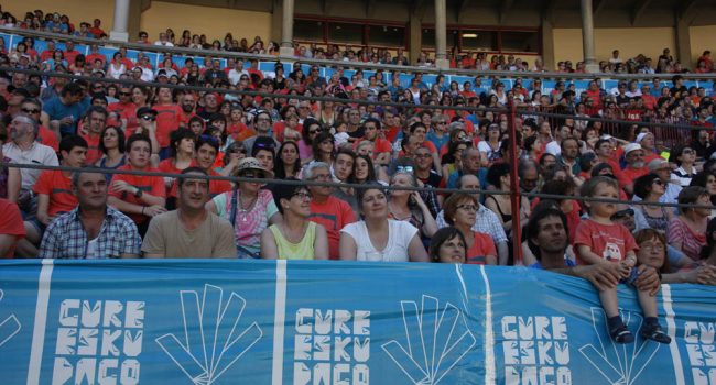 Acto en la plaza de toros de Iruñea. Foto: Gure Esku Dago