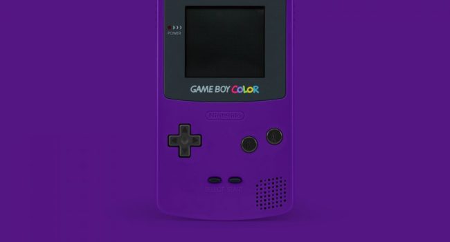 Una nintendo gameboy sobre fondo morado