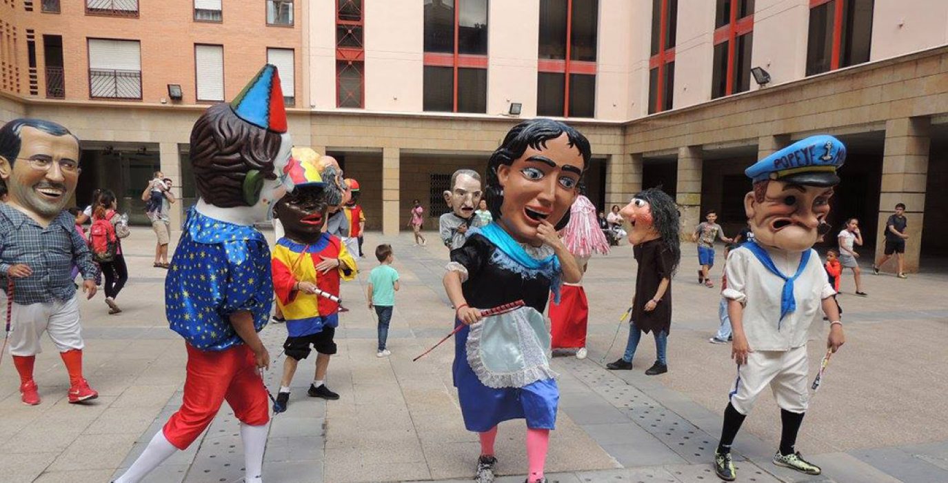 cabezudos en las fiestas del gancho
