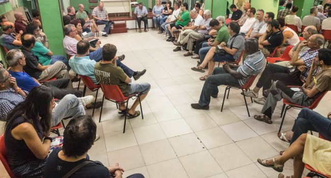 Imagen de una de las asambleas celebradas en Uesca. Foto: Redondo de Confusión