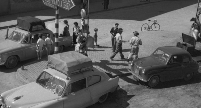 Gasolinera en el Coso Alto (septiembre de 1956). Foto: Divina Campo. Fototeca de la Diputación de Uesca