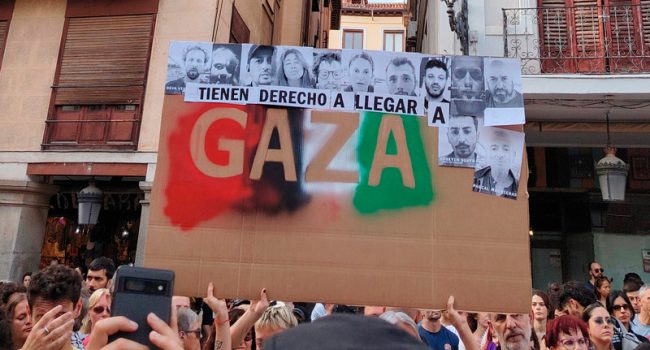 Concentración en solidaridad con las activistas a bordo del Madleen de la Flotilla de la Libertad | Foto: CRT