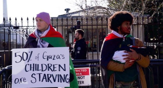 Protesta contra el genocidio en Palestina a las puertas de la Casa Blanca, en Washington | Foto: @TimesOfGaza