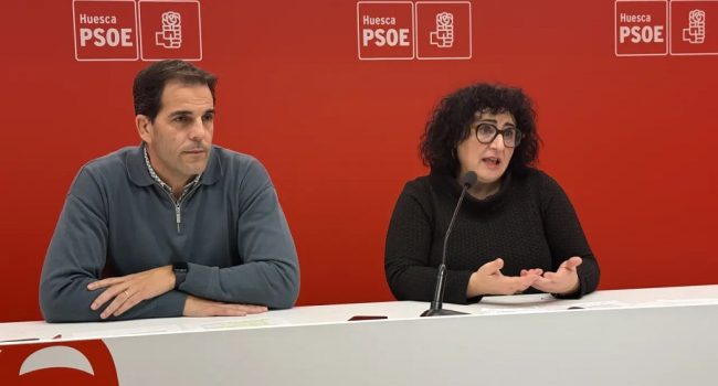 Gemma Betorz y Daniel Gracia en la sede del PSOE en Uesca | Foto: (Archivo, 2026) PSOE