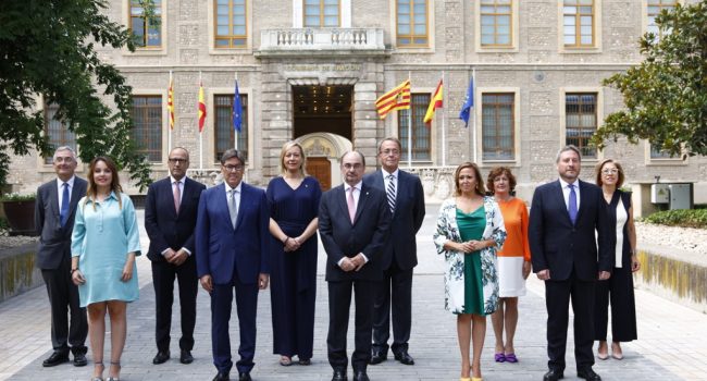 Los diez consejeros y consejeras del Gobierno de Aragón, presididos por Javier Lambán.