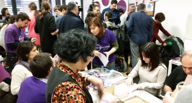 Frenética actividad en la sede de Podemos ante el final de campaña.