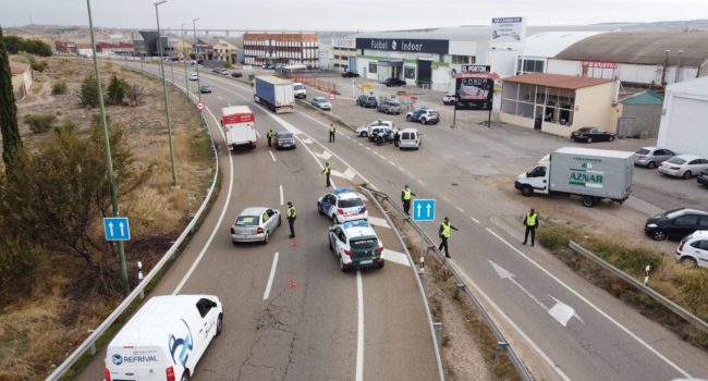 Control de la Guardia Civil a la salida de Zaragoza durante el confinamiento perimetral. Foto: Guardia Civil.