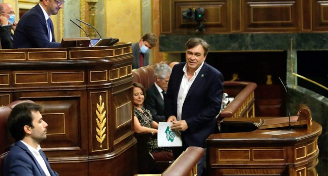 El diputado de Teruel Existe, Tomás Guitarte, durante el pleno de este miércoles. Foto: Congreso