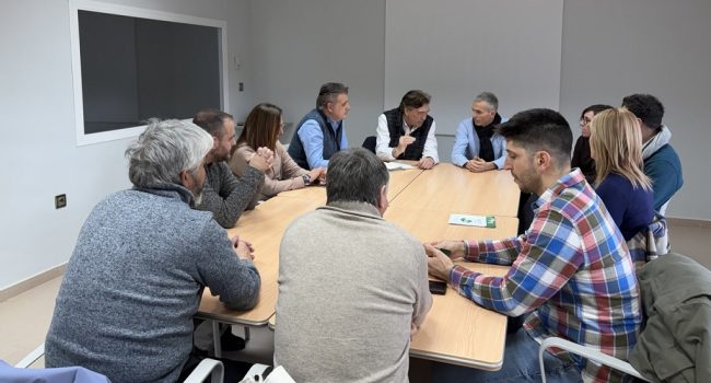 Guitarte y otros miembros de Teruel Existe en la reunión con empresarios Andorra