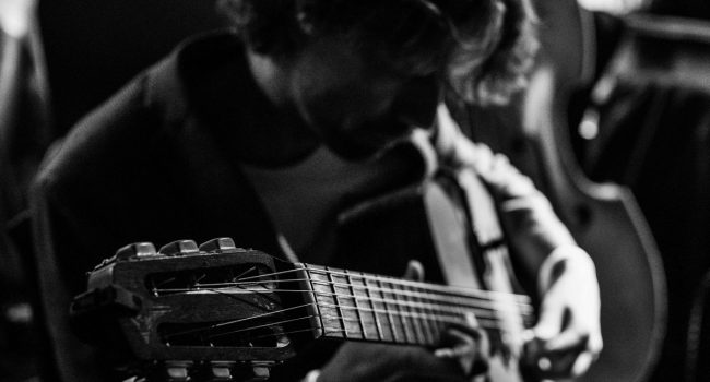El reconocido guitarrista de gipsy jazz Gustav Lundgren subirá al escenario de Rock and Blues el 18 de diciembre | Foto: Stampen