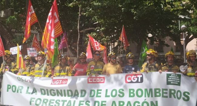 Concentración en Zaragoza de bomberos forestales de Aragón a una semana de la huelga | Foto: CCOO