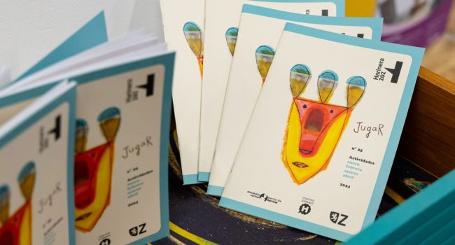 El nuevo boletín, con la programación del primer cuatrimestre de 2024,  diseñado por Miguel Ángel Pérez Arteaga (Batidora de Ideas) | Foto: Harinera ZGZ