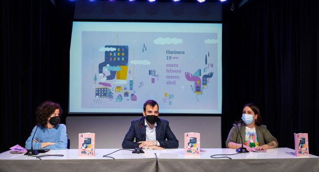 Elisa Pérez Ibarra, del colectivo Llámalo H y Atelier de Ideas; Laura Alloza, diseñadora gráfica, y David Lozano, gerente de Zaragoza Cultural, en la presentación de la programación en Harinera ZGZ del primer cuatrimestre de 2022. Foto: AZ