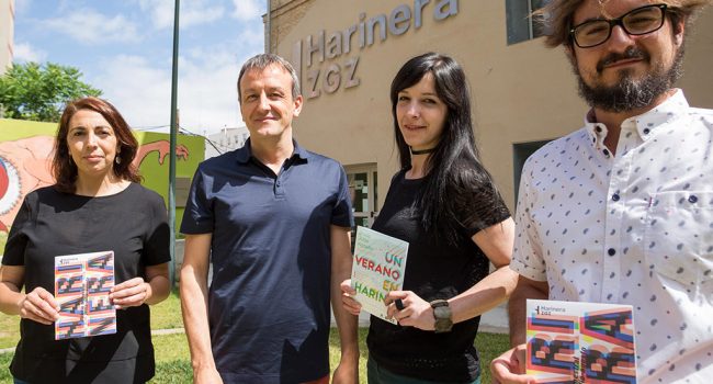 Fernando Rivarés junto a las y los representantes de la Harinera.
