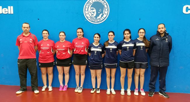 Las chicas del Publimax y Helios en la concentración de Sabadell.