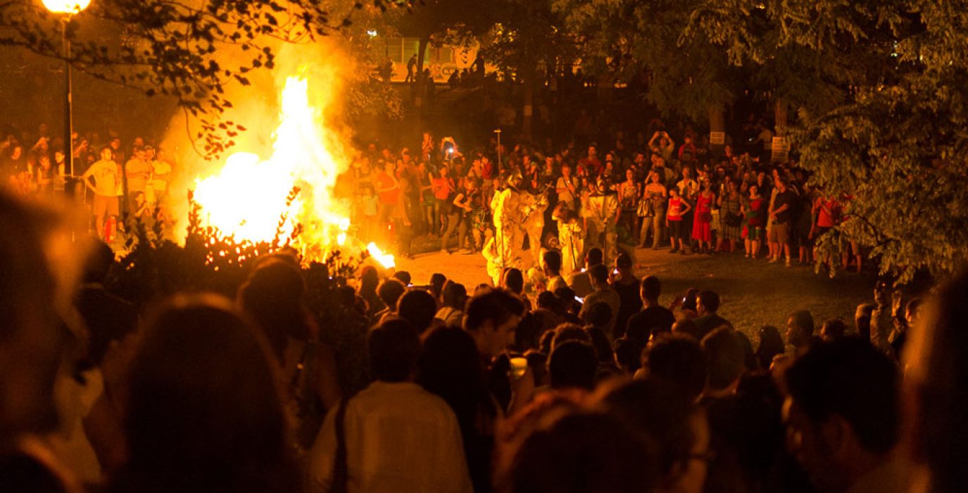 La Hoguera en el Parque Bruil colofón de los actos de la Semana Cultural de la Madalena. Foto: Pablo Ibañez (AraInfo)