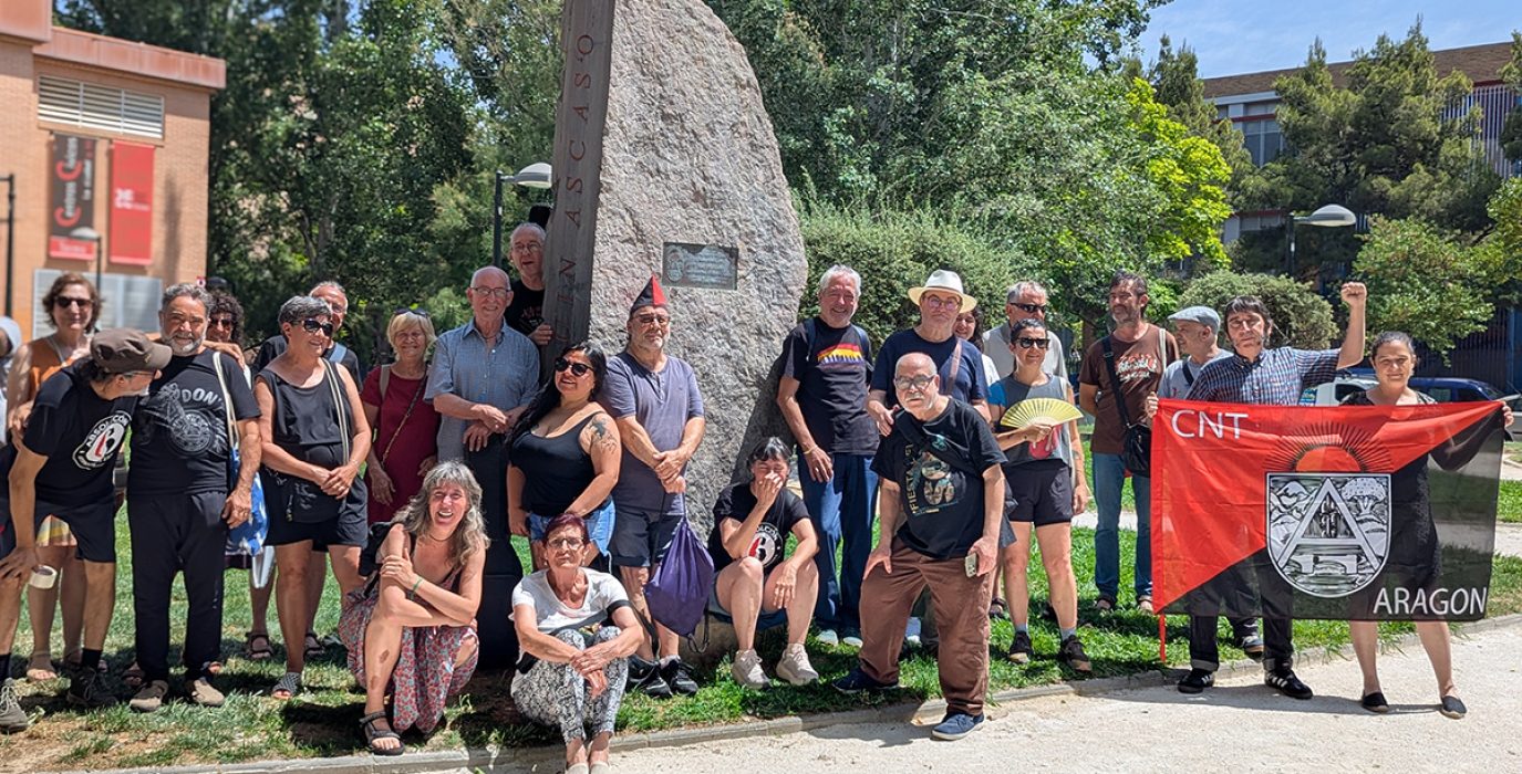 Participantes en el homenaje en Torrero del pasado 22 de junio al Consejo de Aragón y Joaquín Ascaso | Foto: Iker G. Izagirre / AraInfo