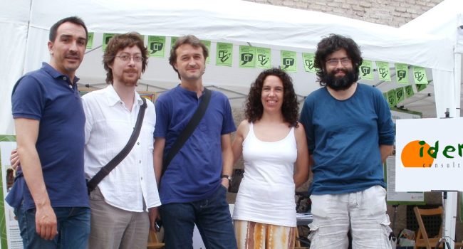 De izquierda a derecha: Julián, Óscar (socio fundador, aunque actualmente ya no trabaja en Idema), Manuel, Jara y Chus. Foto: Resón