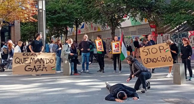 Un instante de la acción desarrollada en el instituto zaragozano. | Foto: IES Pedro de Luna por la Paz