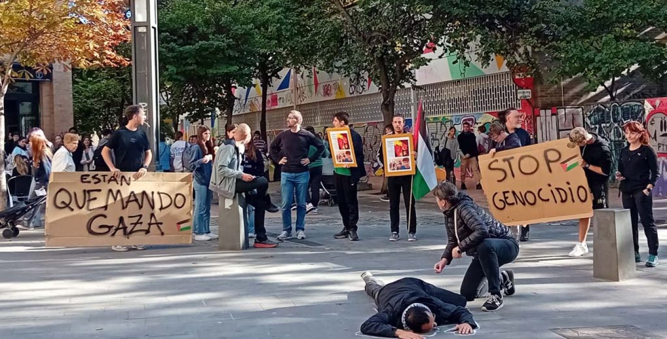 Un instante de la acción desarrollada en el instituto zaragozano. | Foto: IES Pedro de Luna por la Paz