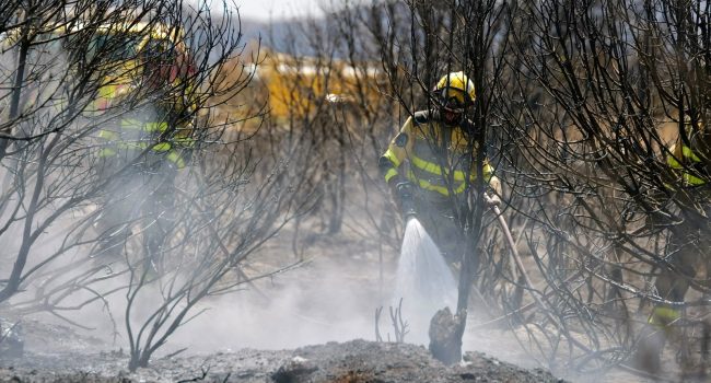 Operativo de INFOAR luchando contra el fuego en las Cinco Villas | Foto: @IIFFAragon