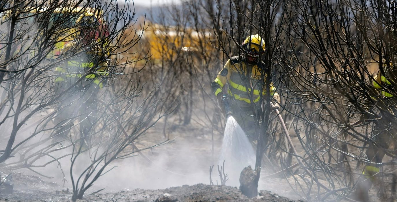 Operativo de INFOAR luchando contra el fuego en las Cinco Villas | Foto: @IIFFAragon